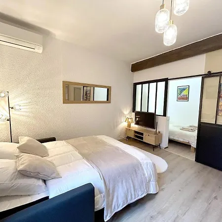 Le Cosy Nimois, Charme Et Terrasse Au Coeur De