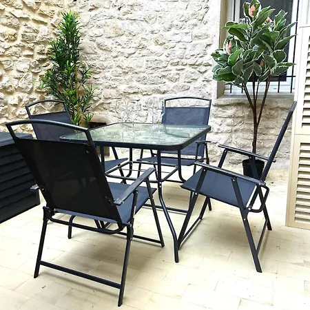 Le Cosy Nimois, Charme Et Terrasse Au Coeur De *