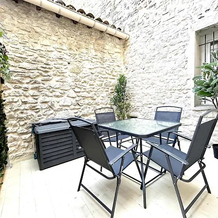 Le Cosy Nimois, Charme Et Terrasse Au Coeur De *