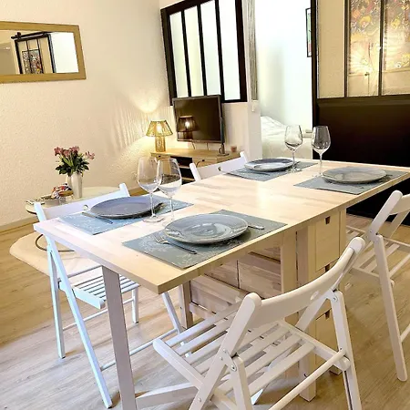Le Cosy Nimois, Charme Et Terrasse Au Coeur De Lägenhet *