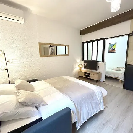 Lägenhet Le Cosy Nimois, Charme Et Terrasse Au Coeur De