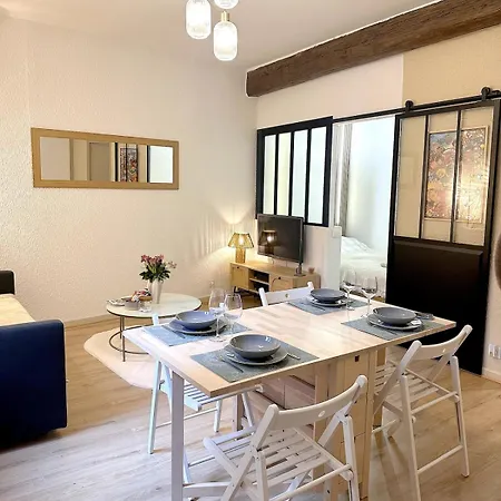 Le Cosy Nimois, Charme Et Terrasse Au Coeur De Lägenhet