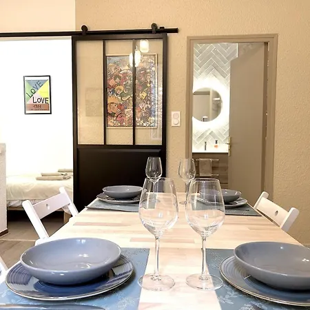 Apartment Le Cosy Nimois, Charme Et Terrasse Au Coeur De