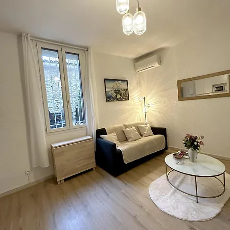 Le Cosy Nimois, Charme Et Terrasse Au Coeur De Lägenhet *