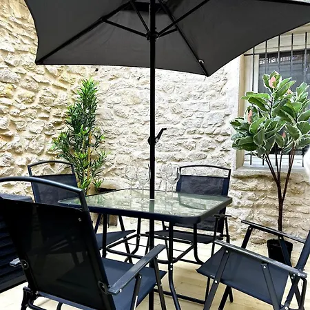 Lägenhet Le Cosy Nimois, Charme Et Terrasse Au Coeur De *